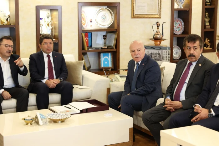 adalet bakani yilmaz tunc erzurum da 1727428035
