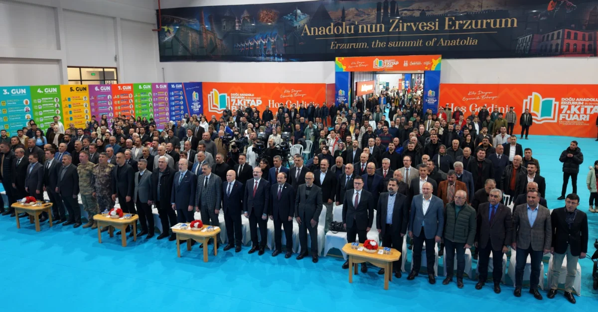erzurum’da düzenlenen 7. kitap fuarı, söyleşiler, paneller ve imza günleriyle kültür dünyasını buluşturuyor. on gün sürecek etkinliğe yoğun katılım bekleniyor.