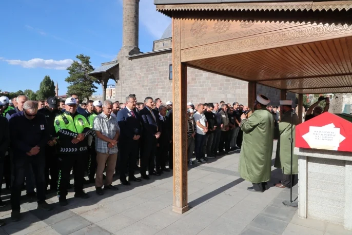 polis memuru selcuk durmaz dualarla topraga verildi 1758094715