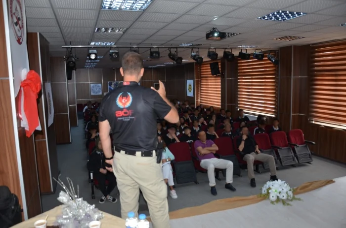 polisten ogrencilere teror bilgilendirmesi 5736 1