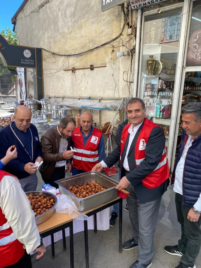 turk kizilayi engelsiz erzurum subesi esnafa lokma ikraminda bulundu 1727602308