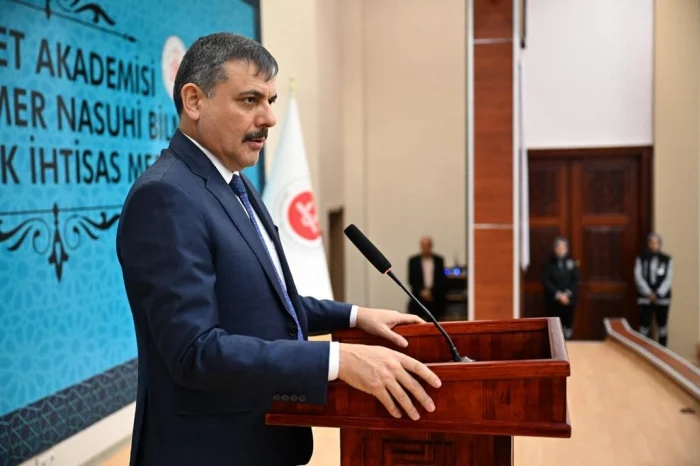 vali mustafa ciftci mezuniyet torenine katildi 1704718697