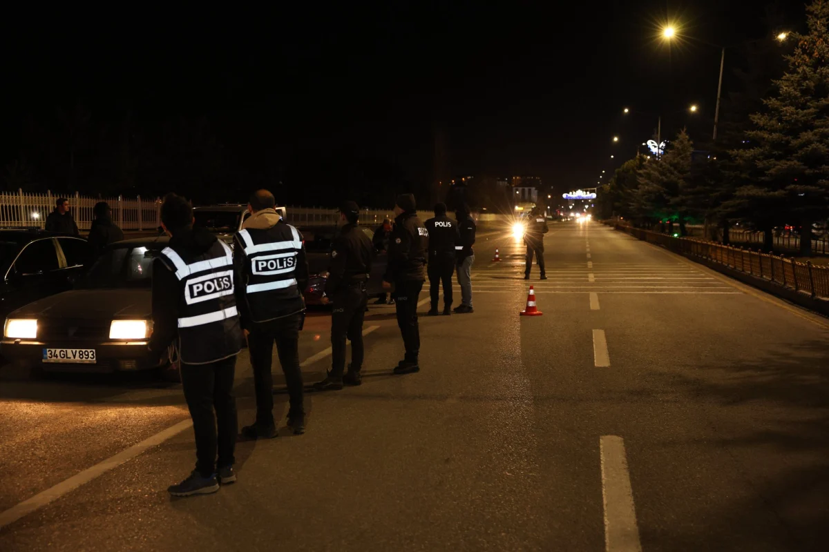 i̇l emniyet müdürü karaburun asayiş uygulamasını yerinde inceledi