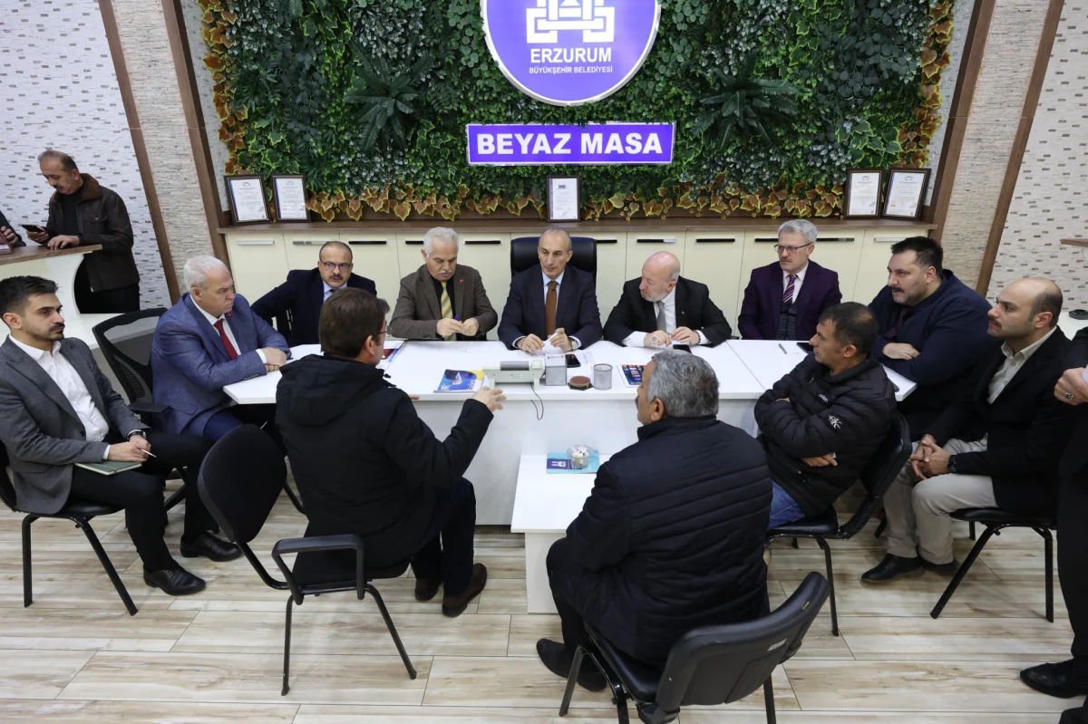 erzurum büyükşehir belediyesi tarafından düzenlenen halk günü programında vatandaşların talep ve önerileri dinlendi, çözüm odaklı istişareler gerçekleştirildi.