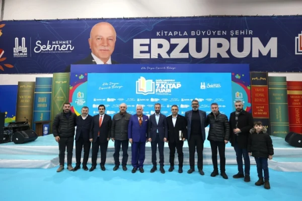 kitap fuari nda gazeteciler konustu 33266 6 600