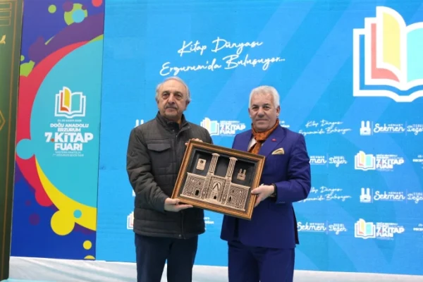 kitap fuari nda gazeteciler konustu 33266 8 600