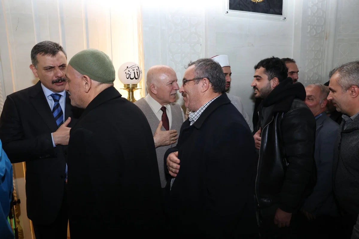 erzurum büyükşehir belediye başkanı mehmet sekmen, regaib kandili dolayısıyla yıldız kardeşler camii’nin açılış programına katıldı. dualar ve kur’an-ı kerim tilavetiyle gerçekleşen açılış yoğun ilgi gördü.